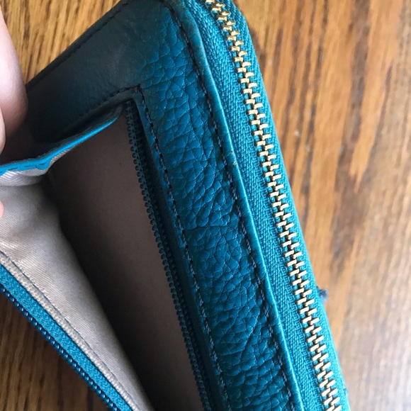 Blue Leather Fossil Wallet with Tan Interior - Picture 5 of 7